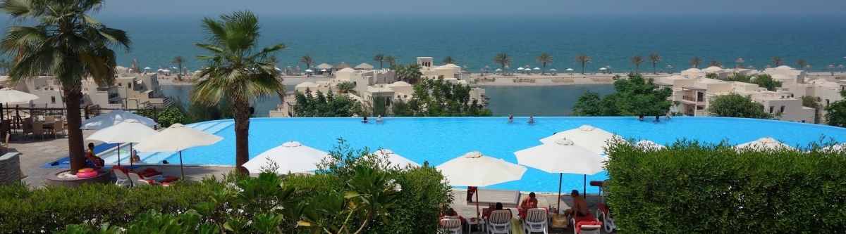 Ras Al Khaimah Panorama Cove Rotana (Alexander Mirschel)  Copyright 
Informazioni sulla licenza disponibili sotto 'Prova delle fonti di immagine'